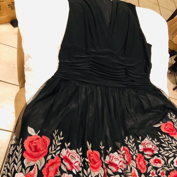 SLNY Dresses & Skirts - Beautiful black dress